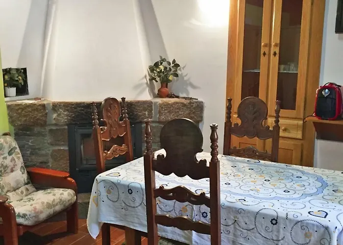 Do Valbom E Cuco * トーレ・デ・モンコルヴォ